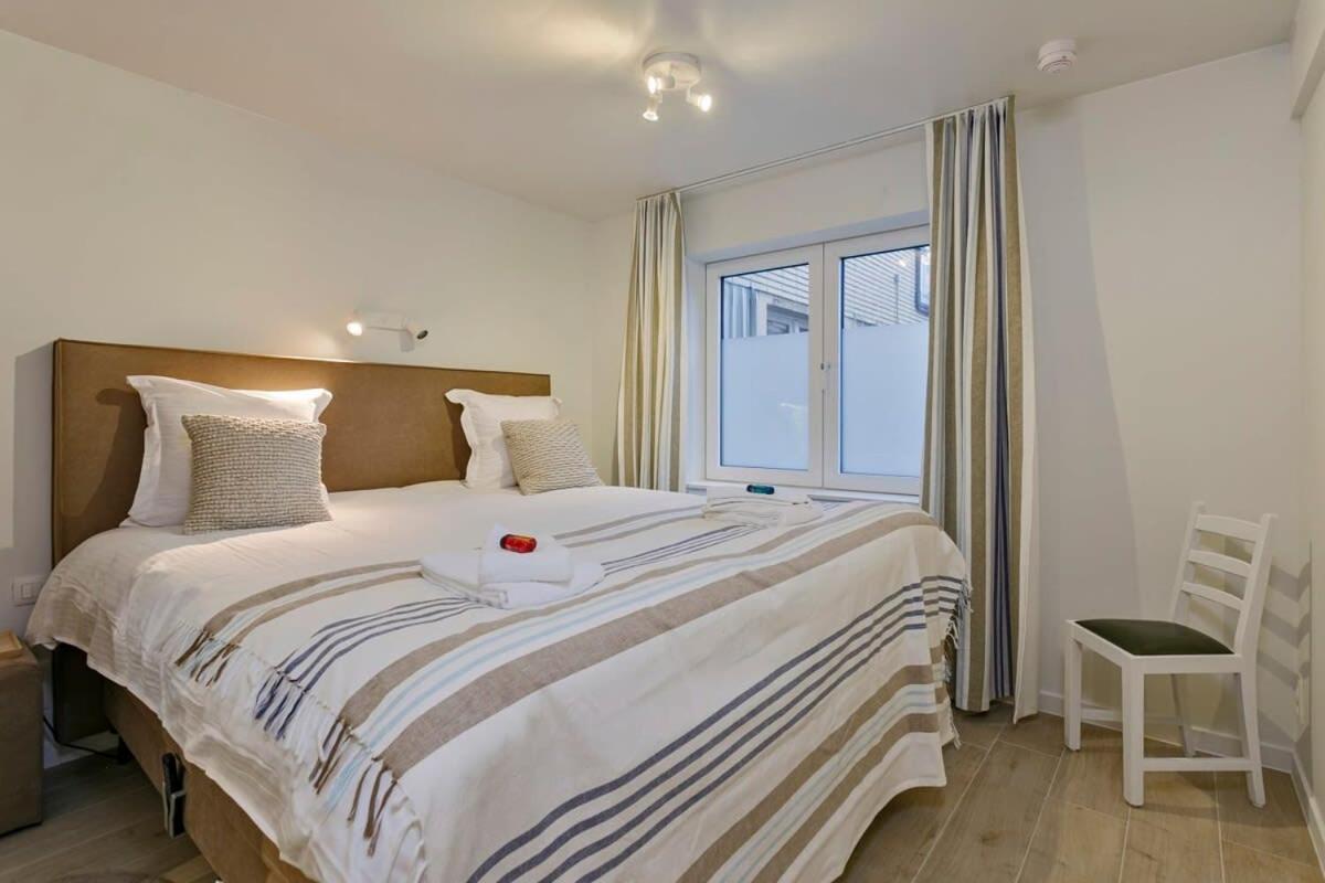 Huswell - Stunning Apartment At The Beachfront Of De Haan Exterior photo
