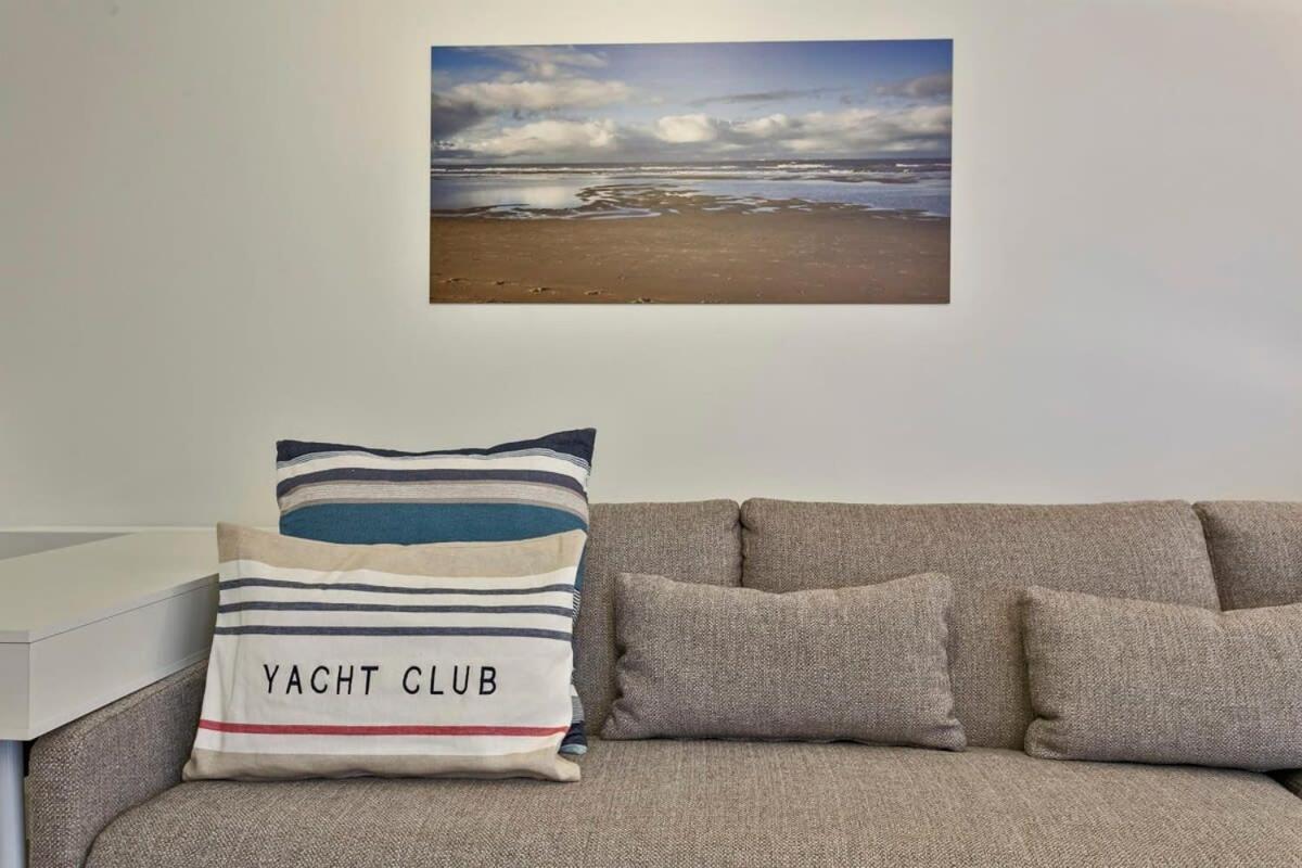 Huswell - Stunning Apartment At The Beachfront Of De Haan Exterior photo